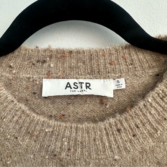 Astr speckled tan cropped sweater - Picture 3 of 4
